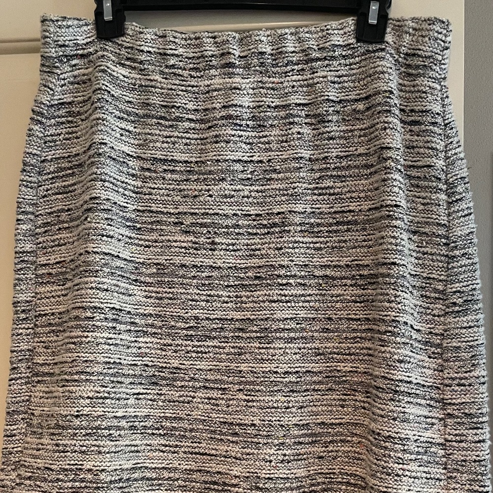 Talbots Stretchy Skirt – Size Medium Petite, Subtle Gray Horizontal Stripes